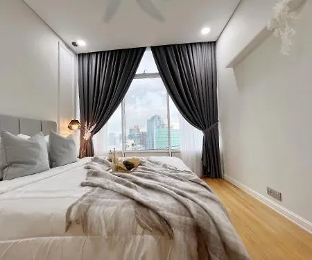 Spacious Living Suites 2 Min To Twin Tower